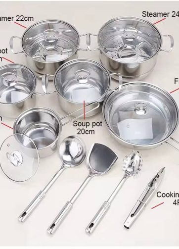 Batterie cuisine inox 18 pièces avec casseroles, poêles et couverts.
